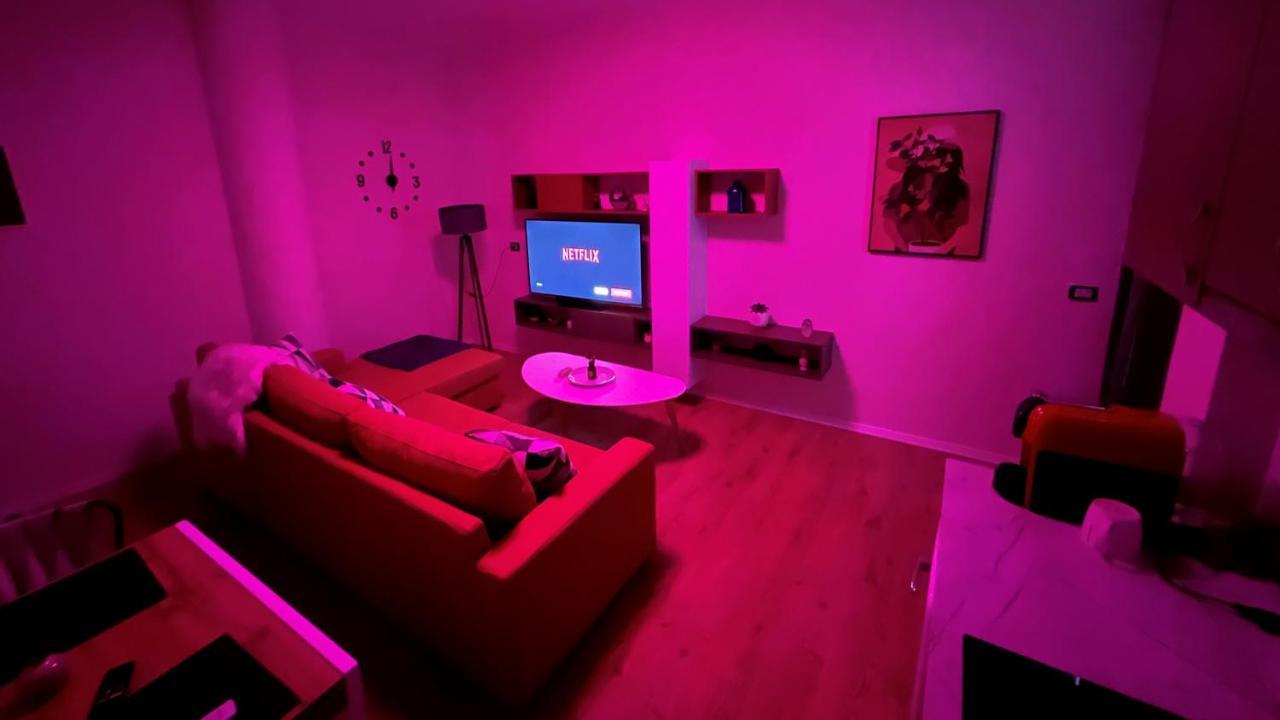 Colorful Comfy Condo Central Тирана Екстер'єр фото