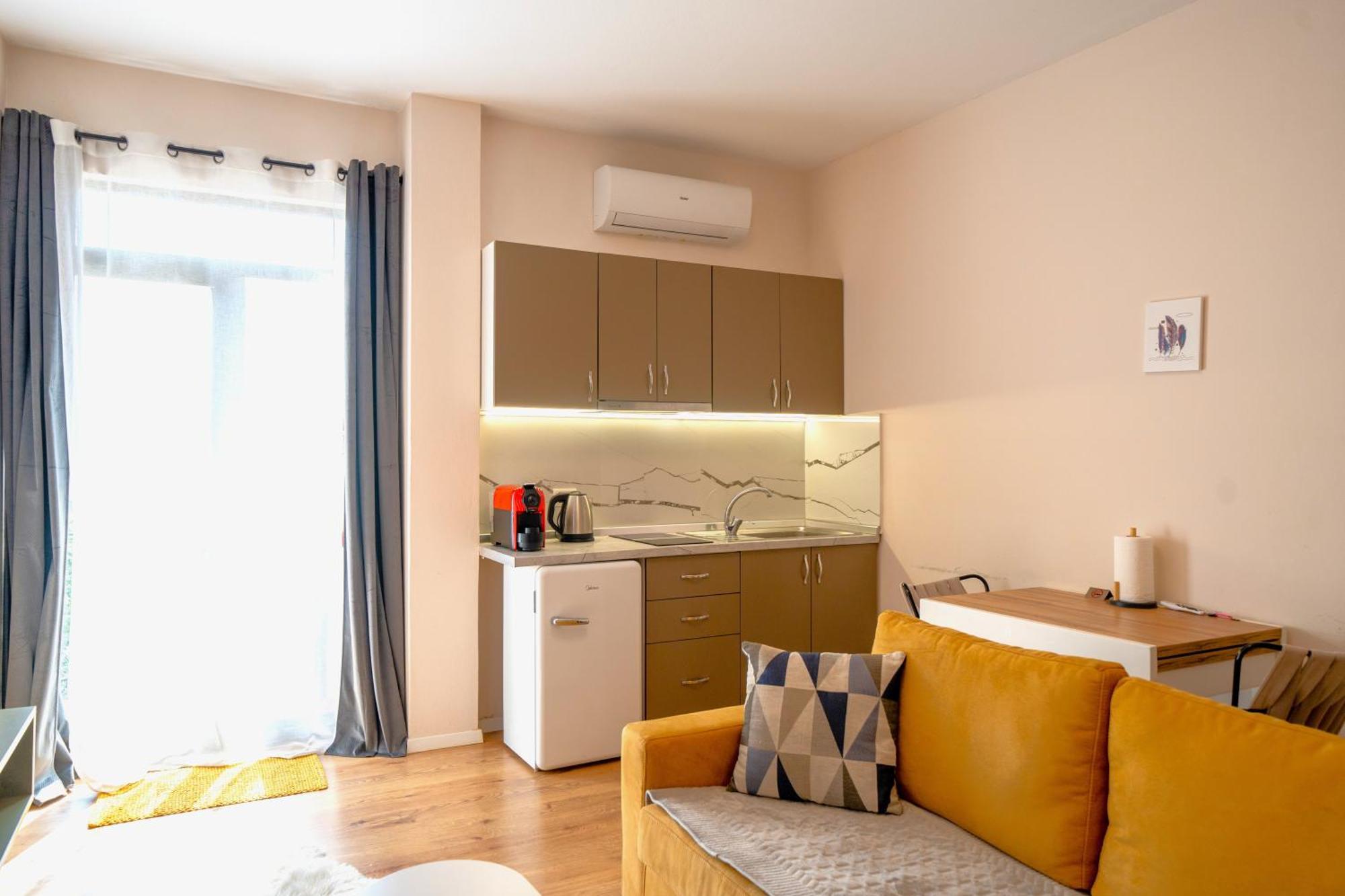 Colorful Comfy Condo Central Тирана Екстер'єр фото