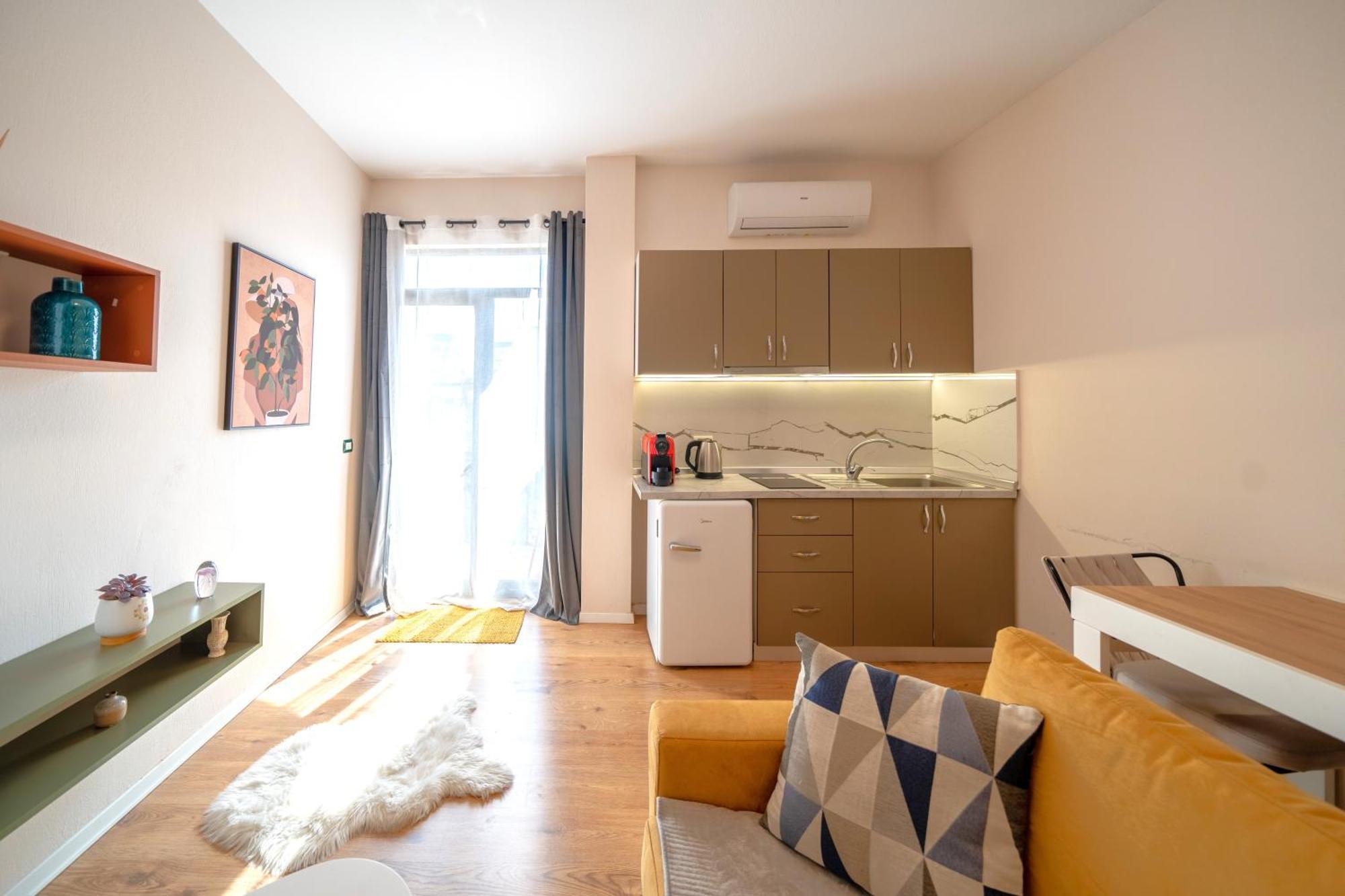 Colorful Comfy Condo Central Тирана Екстер'єр фото